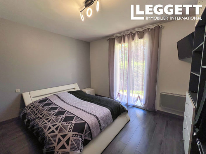 Image No.10-3 Bed House for sale