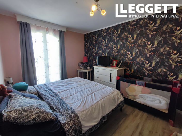 Image No.8-5 Bed House for sale