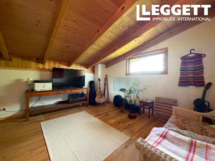 Image No.10-3 Bed House for sale