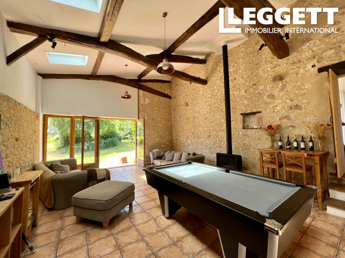 Image No.8-6 Bed House for sale