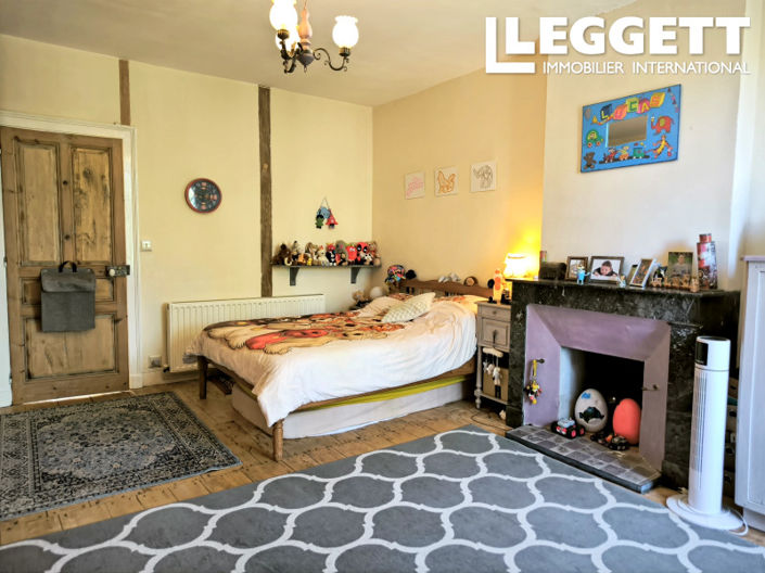 Image No.7-7 Bed House for sale