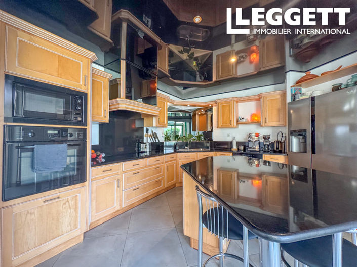 Image No.3-5 Bed House for sale