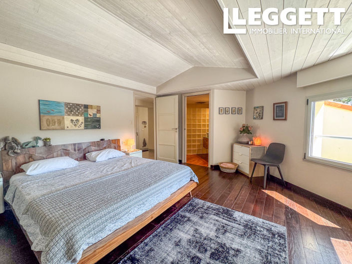 Image No.6-5 Bed House for sale