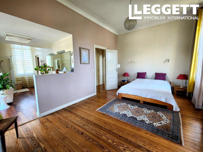 Image No.8-6 Bed House for sale