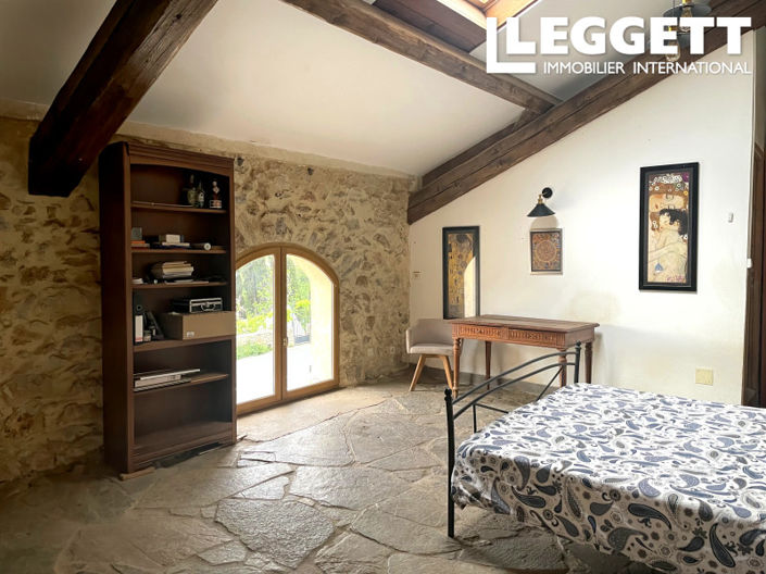 Image No.8-9 Bed House for sale