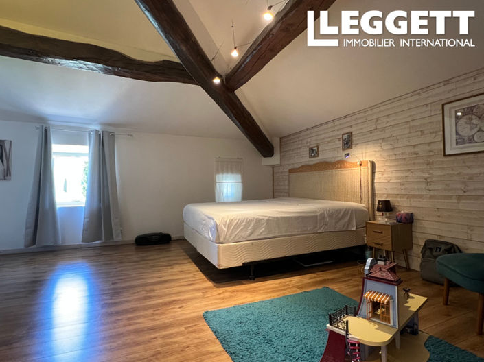 Image No.7-7 Bed House for sale