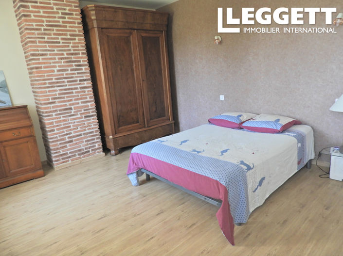 Image No.7-5 Bed House for sale