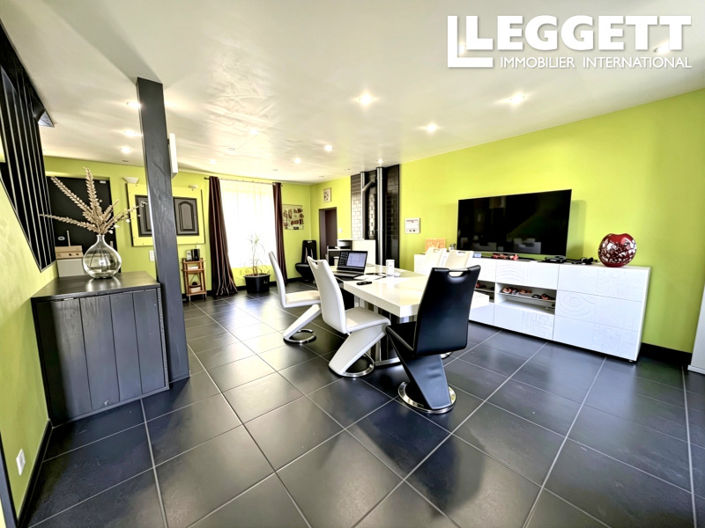 Image No.5-5 Bed House for sale