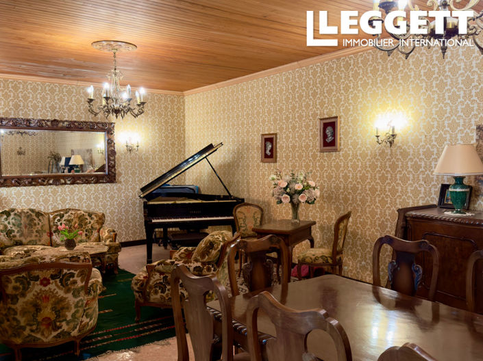 Image No.5-8 Bed House for sale