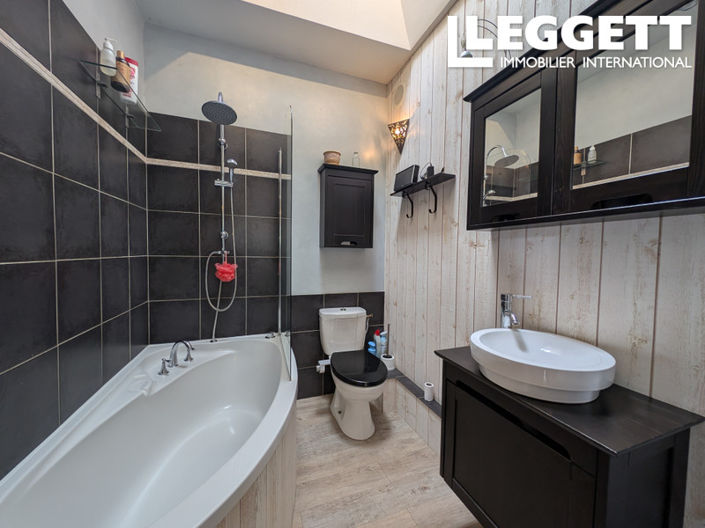 Image No.8-5 Bed House for sale