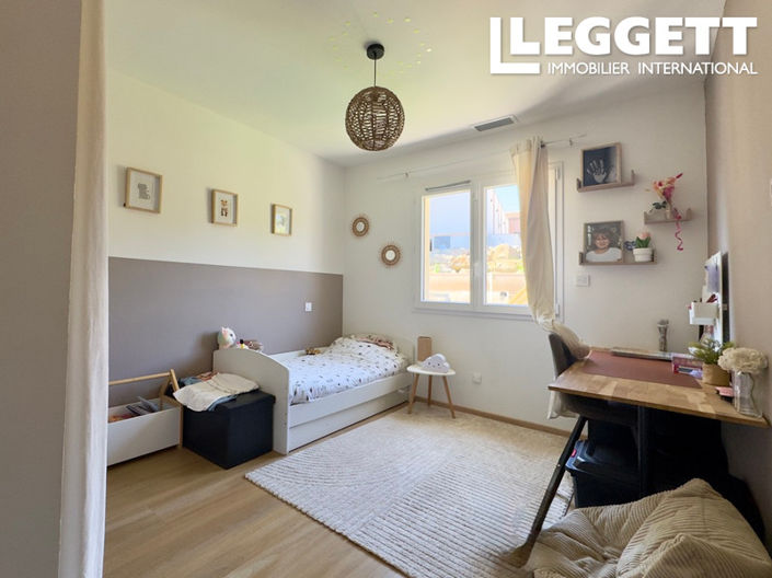 Image No.8-3 Bed House for sale