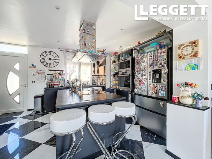 Image No.9-3 Bed House for sale