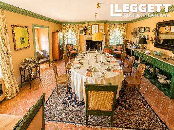 Image No.8-7 Bed House for sale