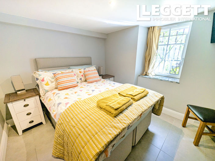 Image No.10-3 Bed House for sale