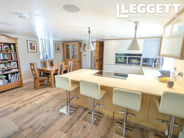 Image No.6-3 Bed House for sale