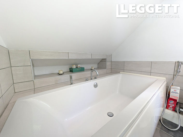 Image No.8-3 Bed House for sale