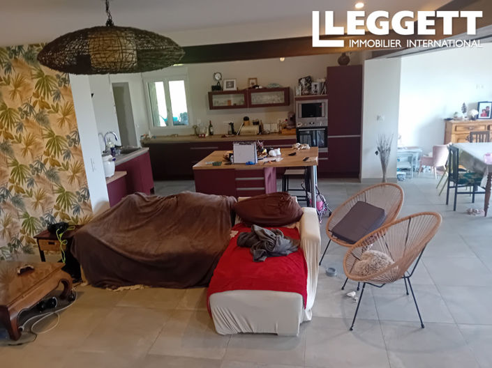 Image No.2-4 Bed House for sale