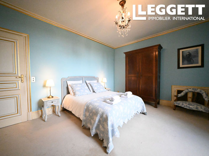 Image No.7-7 Bed House for sale