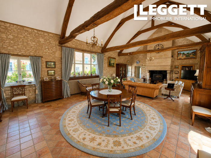 Image No.6-8 Bed House for sale