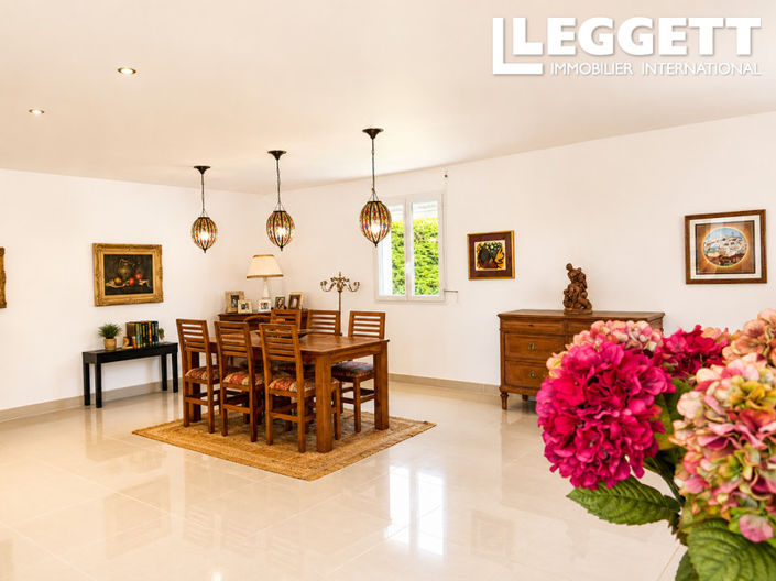 Image No.10-5 Bed House for sale