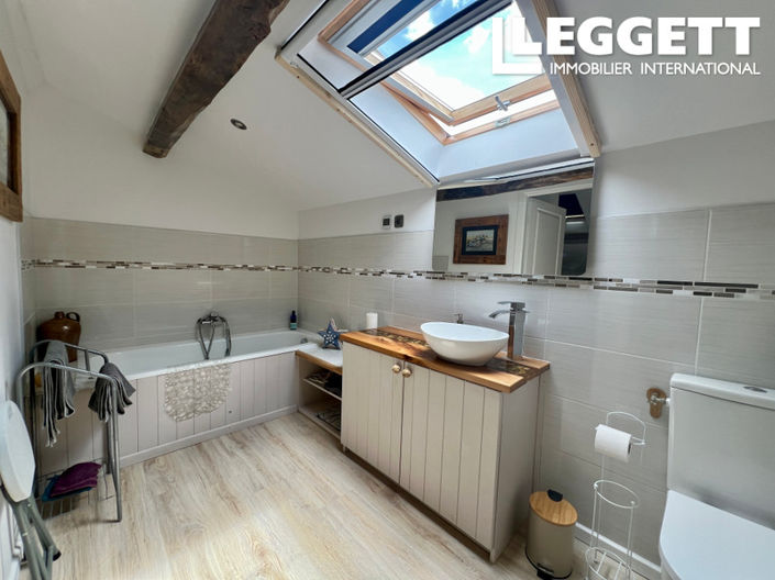 Image No.10-6 Bed House for sale