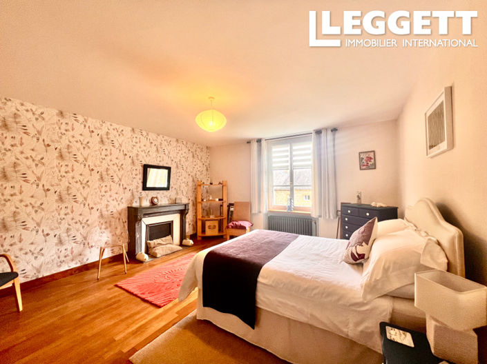 Image No.5-9 Bed House for sale