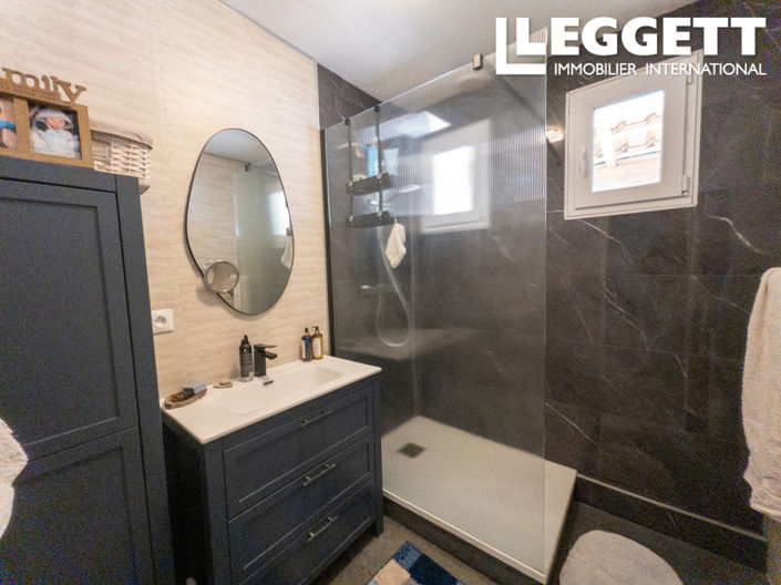 Image No.6-5 Bed House for sale
