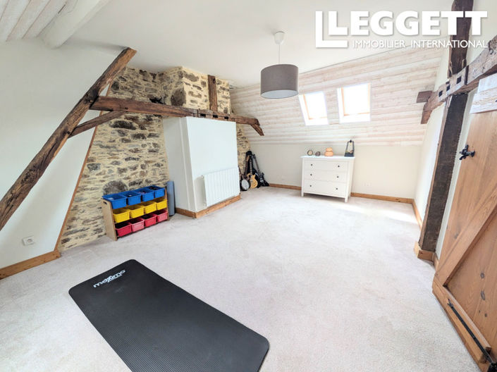 Image No.8-5 Bed House for sale