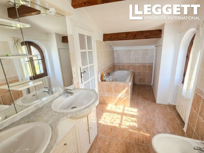 Image No.10-4 Bed House for sale