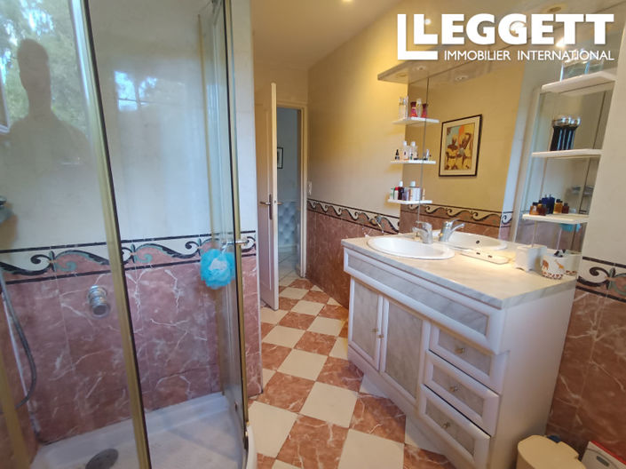 Image No.8-4 Bed House for sale