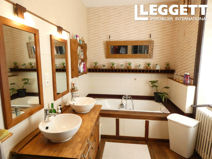 Image No.9-33 Bed House for sale