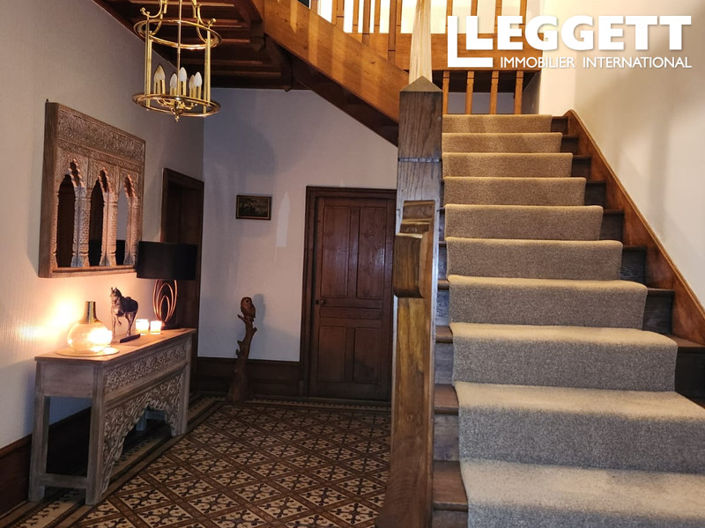 Image No.8-5 Bed House for sale