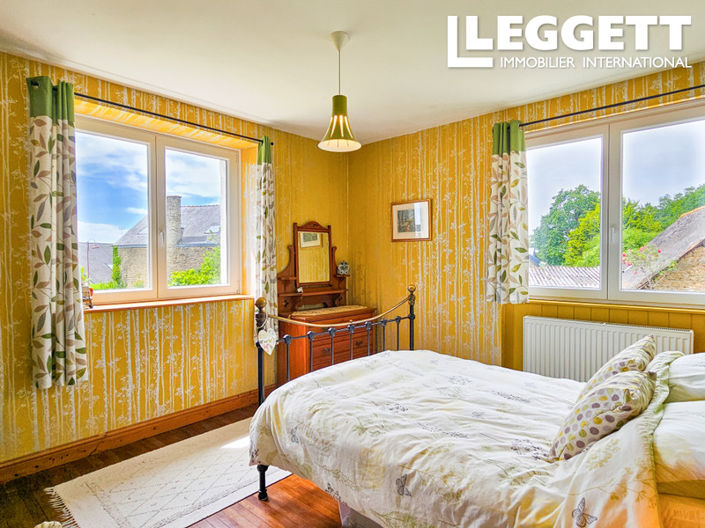 Image No.8-6 Bed House for sale