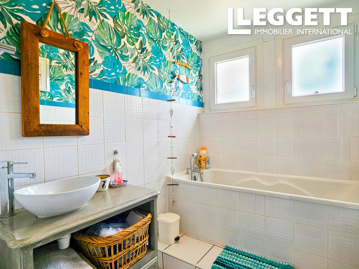 Image No.9-6 Bed House for sale