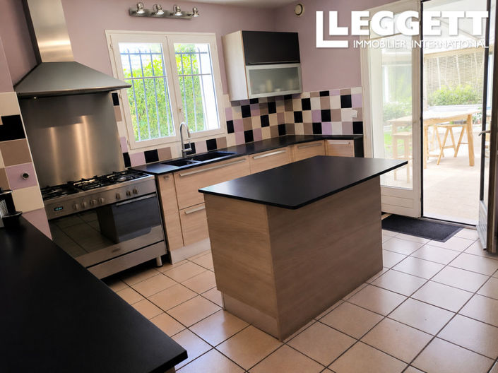 Image No.6-3 Bed House for sale