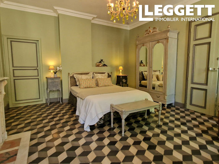 Image No.8-6 Bed House for sale