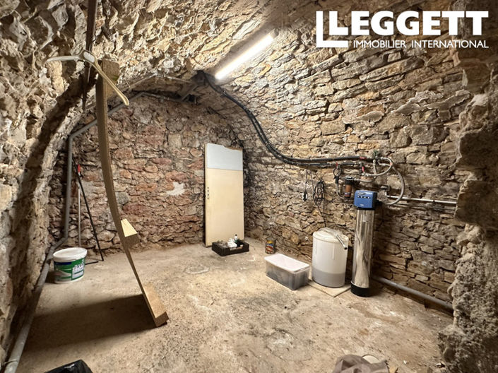 Image No.8-3 Bed Commercial for sale