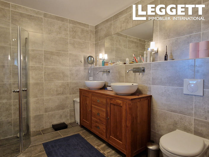 Image No.6-4 Bed House for sale