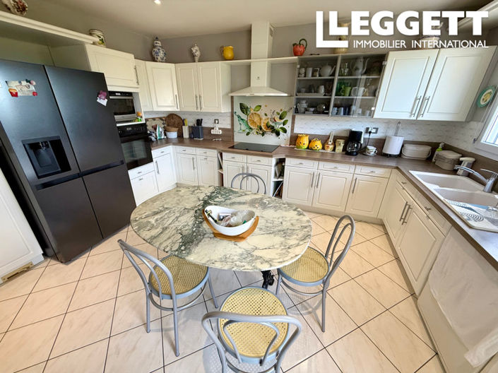 Image No.8-4 Bed House for sale