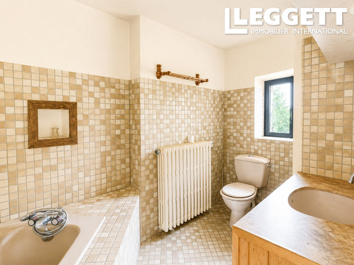 Image No.8-6 Bed House for sale