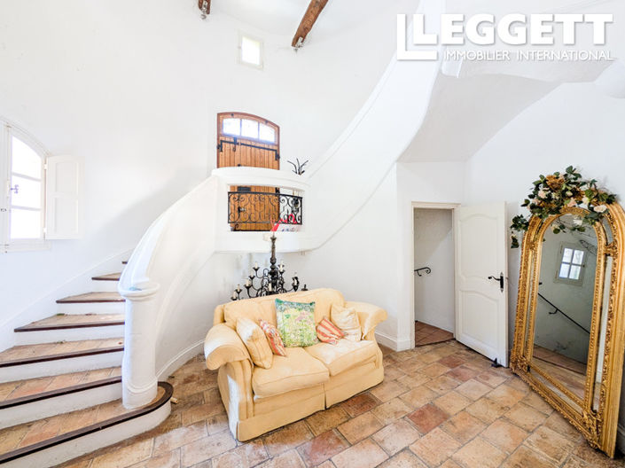 Image No.9-5 Bed House for sale