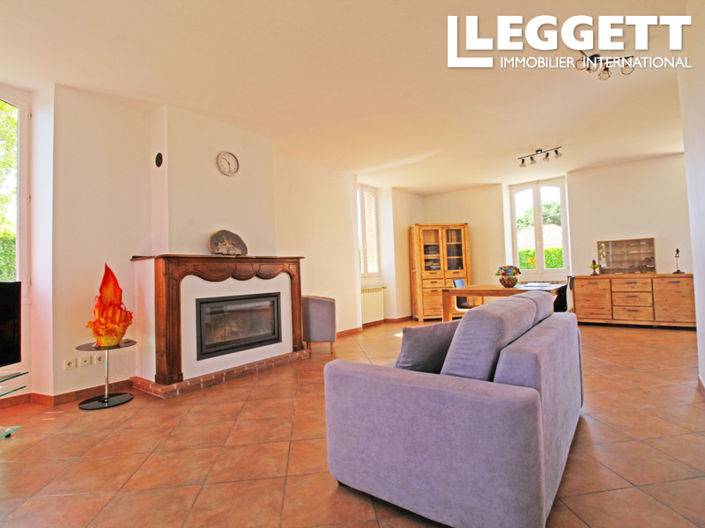 Image No.2-4 Bed House for sale