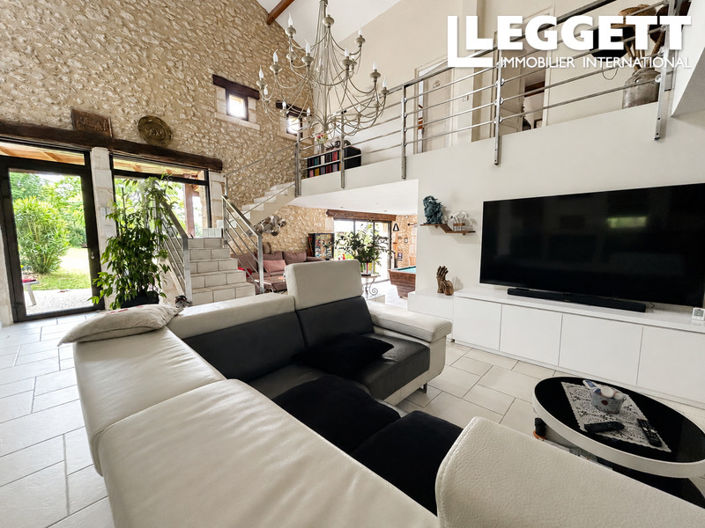 Image No.6-5 Bed House for sale