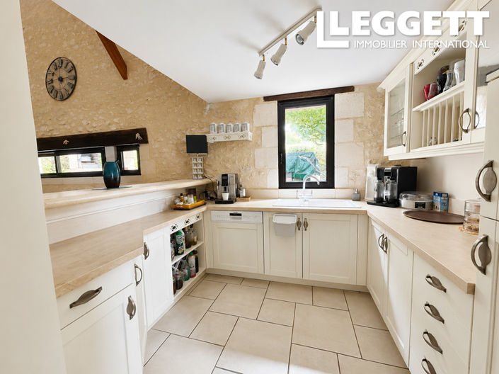 Image No.8-5 Bed House for sale