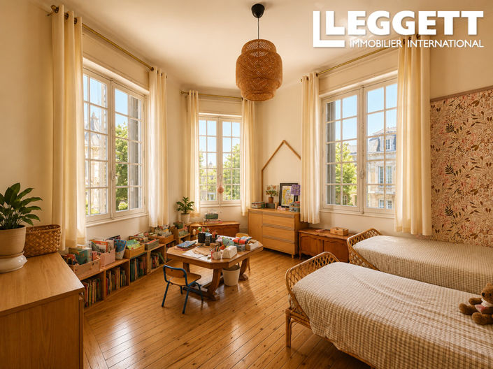 Image No.8-5 Bed House for sale