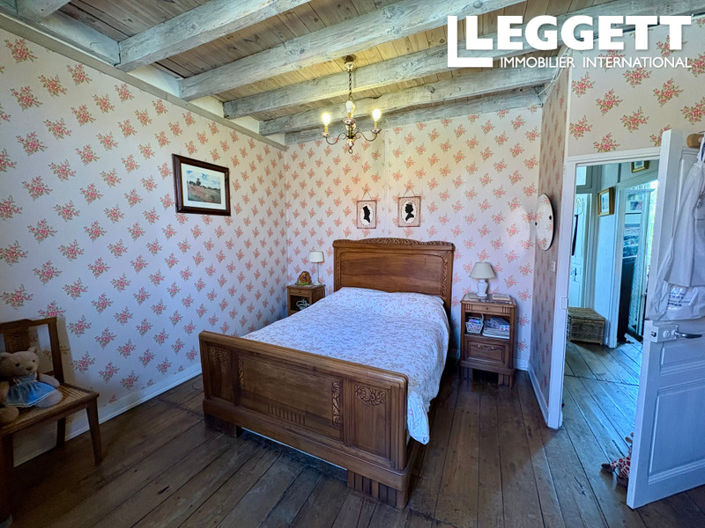 Image No.10-3 Bed House for sale