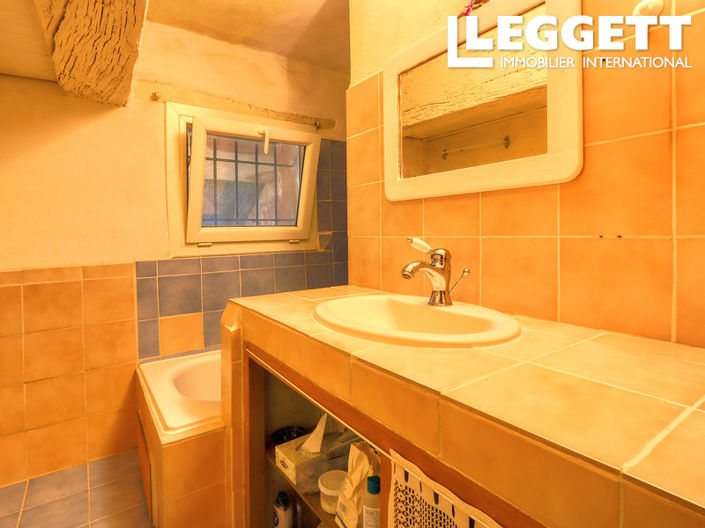 Image No.8-2 Bed House for sale