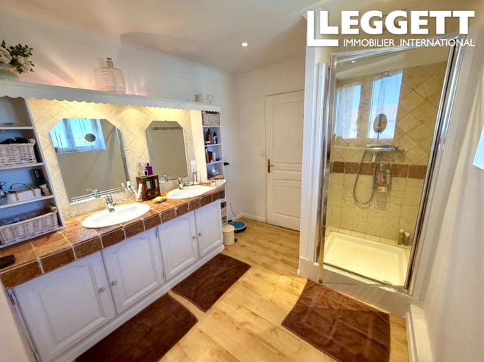 Image No.5-5 Bed House for sale