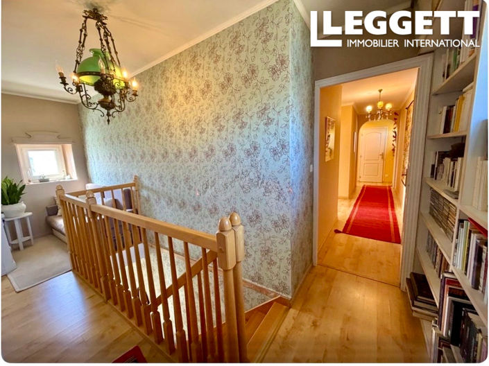 Image No.6-5 Bed House for sale