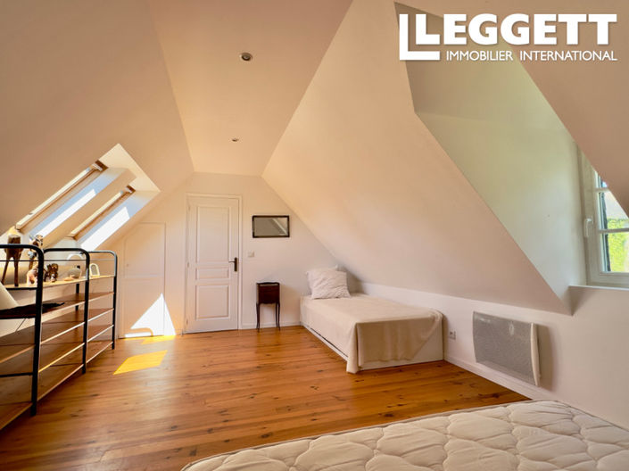 Image No.10-6 Bed House for sale